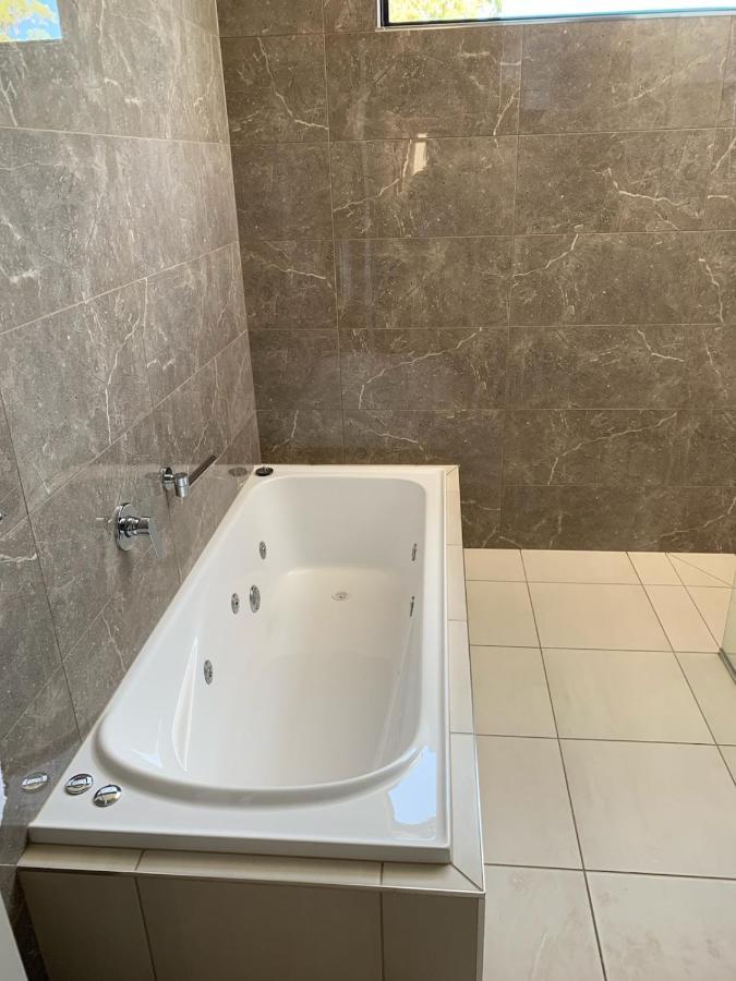 Captains Cove 1St Floor Spa Luxury Apartments - Free Netflix Paynesville Εξωτερικό φωτογραφία